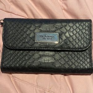 Medium black wallet with small mirror